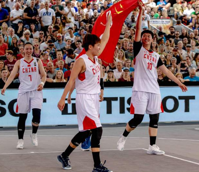 就又缩了一 就又缩了一